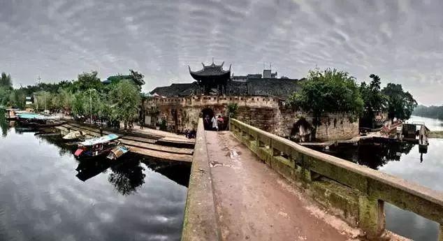 皇帝老婆爱打牌,牌友拍马屁赞她有福气,谭玉龄:我还不是守活寡